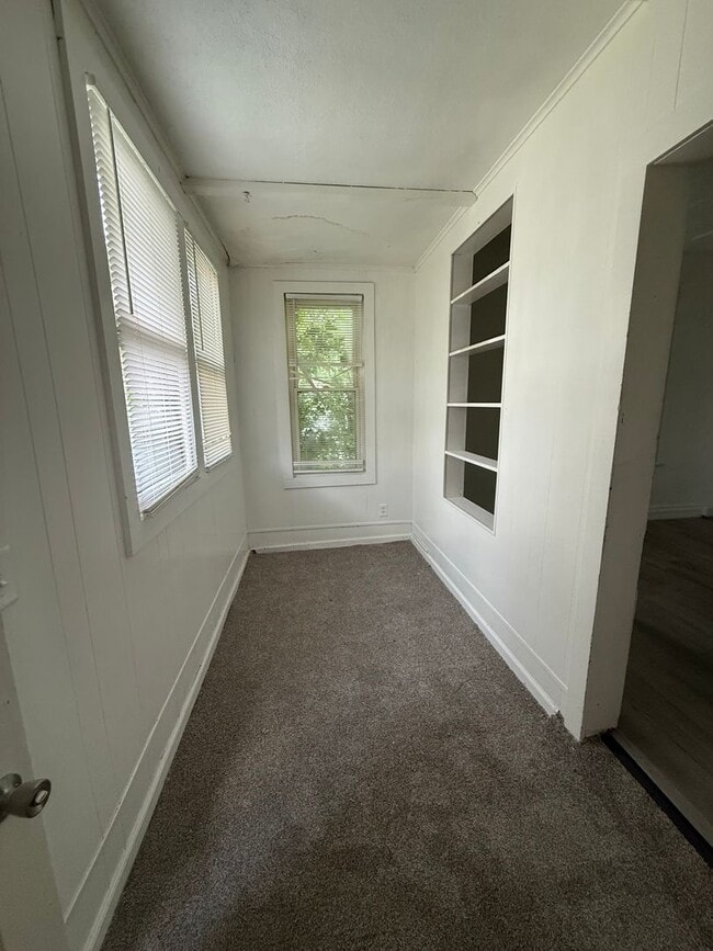 Building Photo - 3 Bed 2 Bath 1150.00