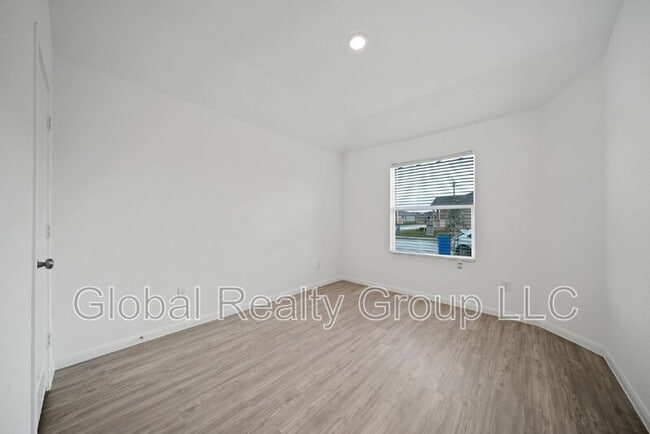 Building Photo - 9105 Navarro Vis