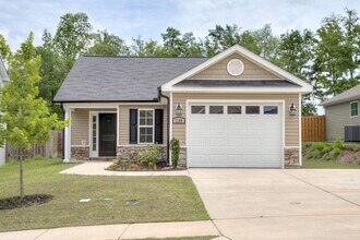 Building Photo - 3 Bedroom 2 Bathroom Home in Haynes Station