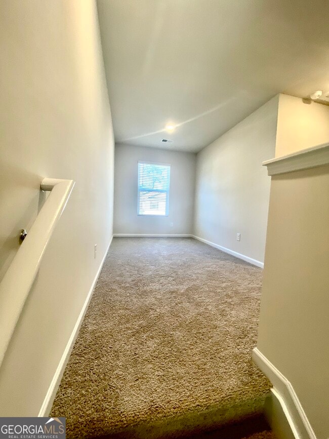 Building Photo - 256 Lauritsen Way