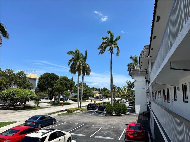 Building Photo - 1400 NE 56th St