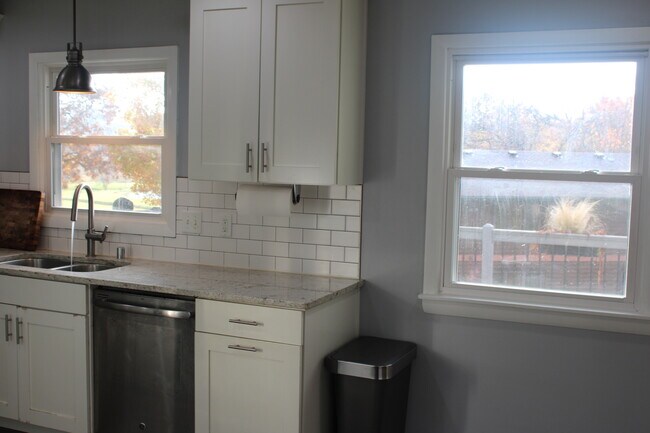 Building Photo - 5039 W Clayton Rd