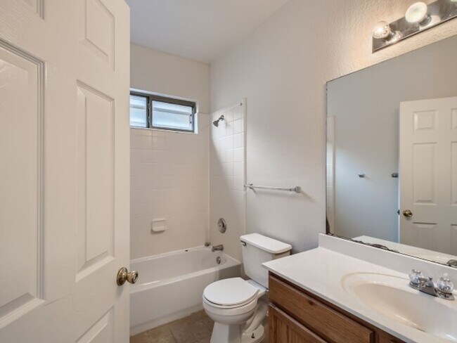Building Photo - Home is Stone Oak!