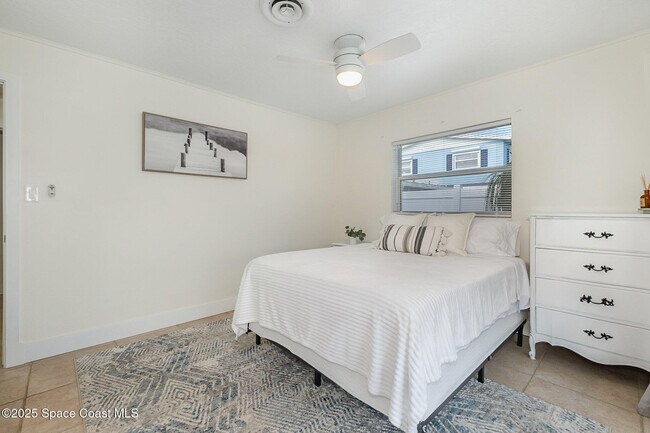 Building Photo - 426 S Neptune Dr