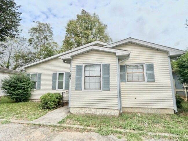 Building Photo - THREE BED/TWO BATH HOME-NORTHWEST HUNTSVILLE!