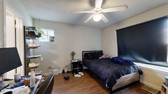 Building Photo - 2933 McLaren Dr