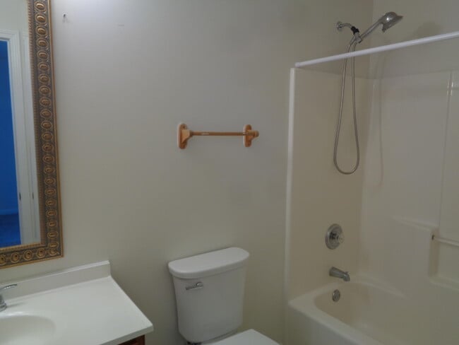 Building Photo - 408 Lindy Ln