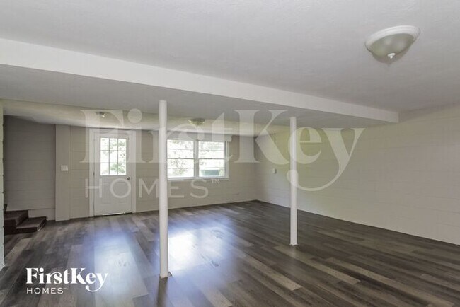Building Photo - 5412 Hilltop Cir