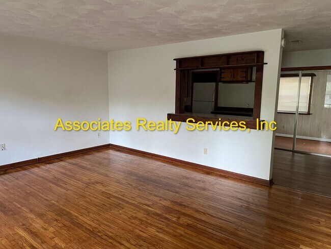 Building Photo - Great NW Location!