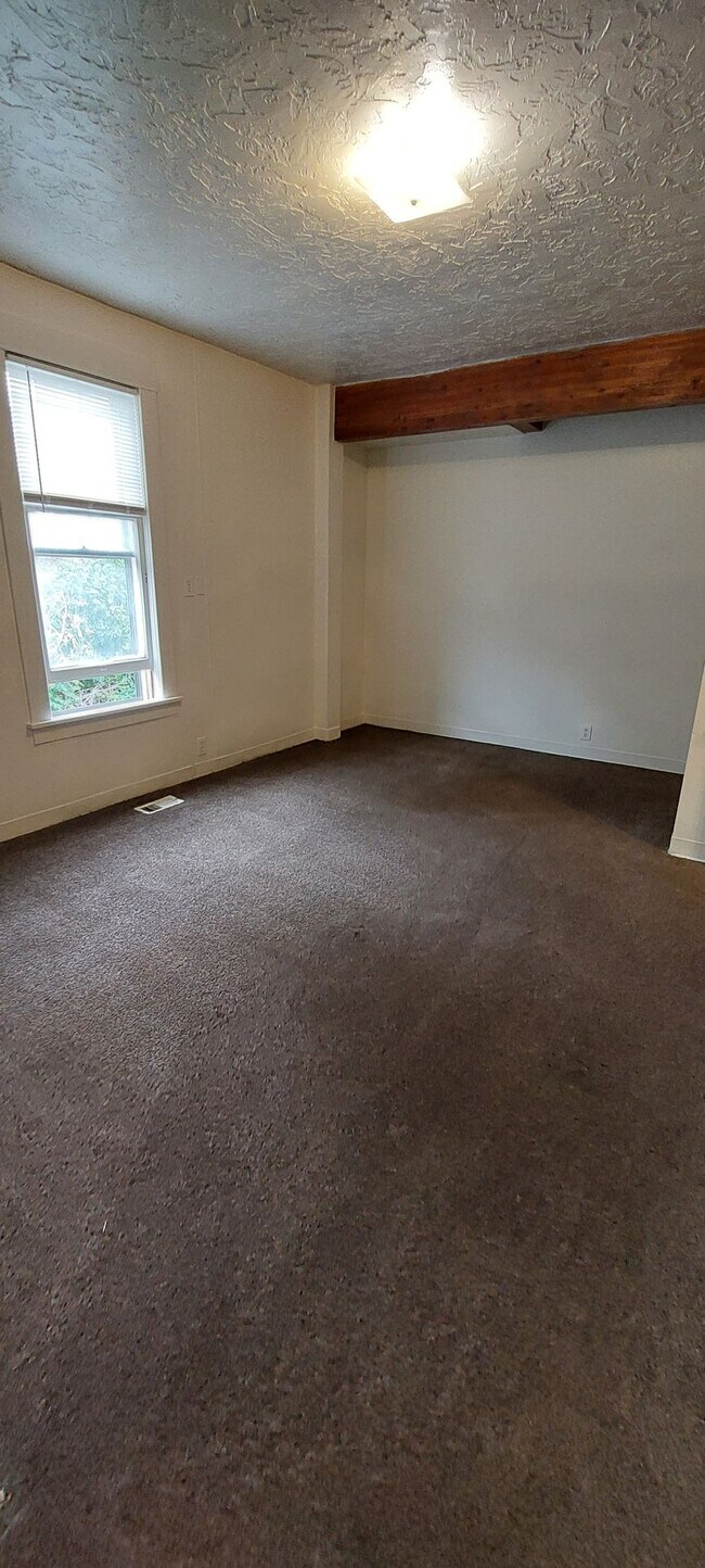 Building Photo - (1614 8th Ave)