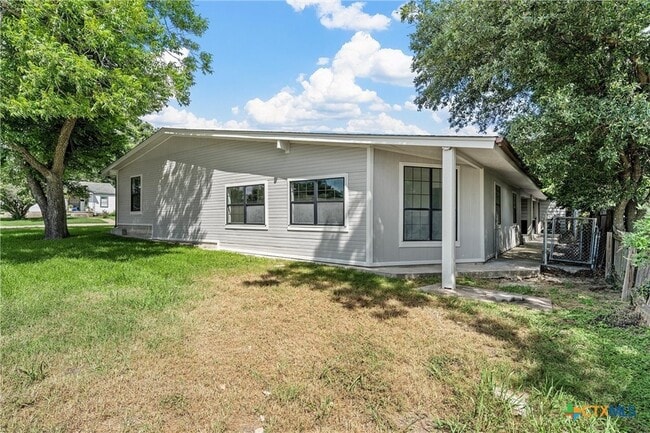 Building Photo - 1524 E Avenue B