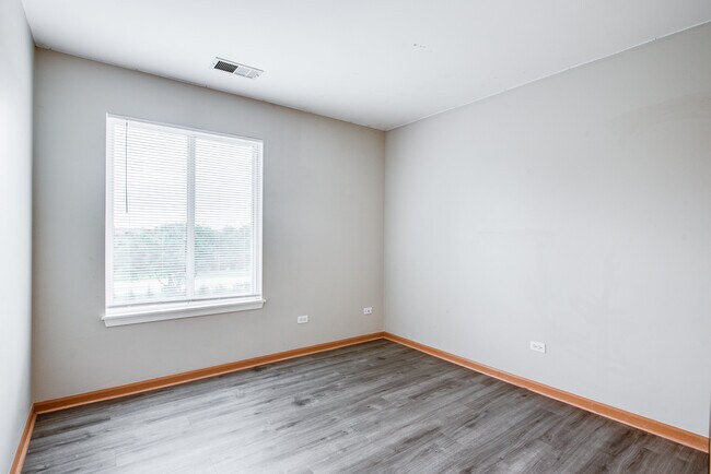 Building Photo - 2873 Carlsbad Cir