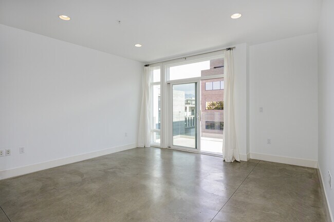 Building Photo - 119 S Los Robles Ave