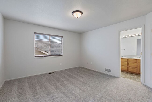 Building Photo - Spacious 4-Bedroom Home in North Fort Collins