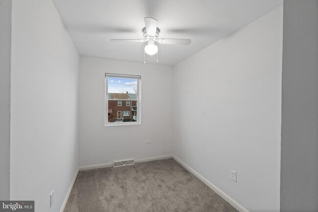 Building Photo - 3 Bedroom Dundalk