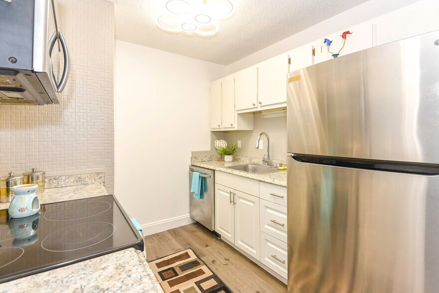 Building Photo - 1600 Big Tree Rd