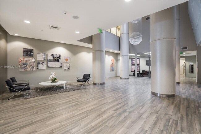 Building Photo - 1750 N Bayshore Dr