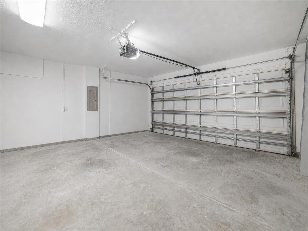 Building Photo - 4112 Pine Ridge Ln