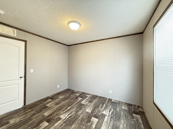 Building Photo - 10610 State Rte 762