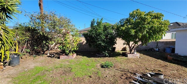 Building Photo - 365 E Floral Dr