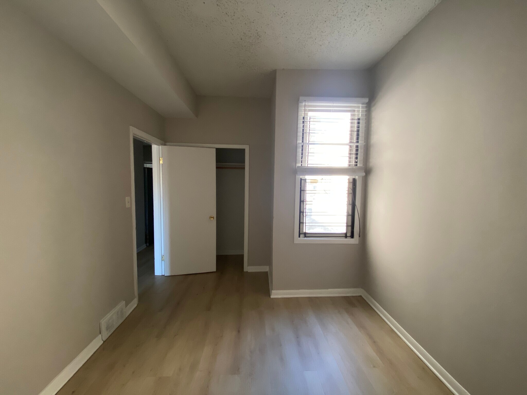 Building Photo - 4530 N Lincoln Ave