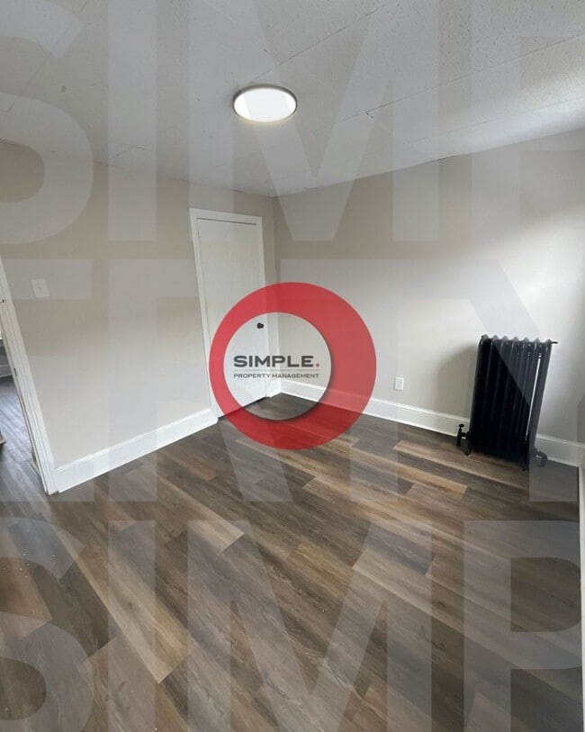 Building Photo - Three Bedroom Townhome