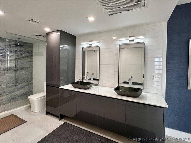 Building Photo - 209 N Fort Lauderdale Beach Blvd