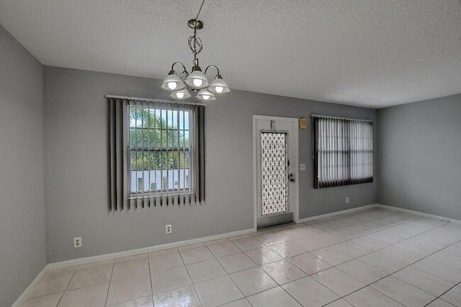 Building Photo - 3069 Exeter