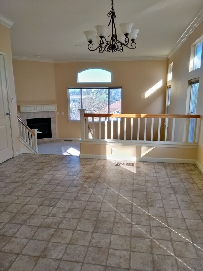 Building Photo - Beautiful 3 story 5 bedroom 3 bath Home in El Sobrante  ...