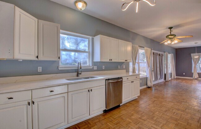 Building Photo - 3 Rocky Top Cove
