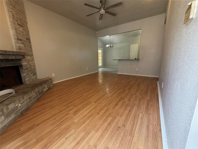 Building Photo - 11050 Rainbow Glen Dr
