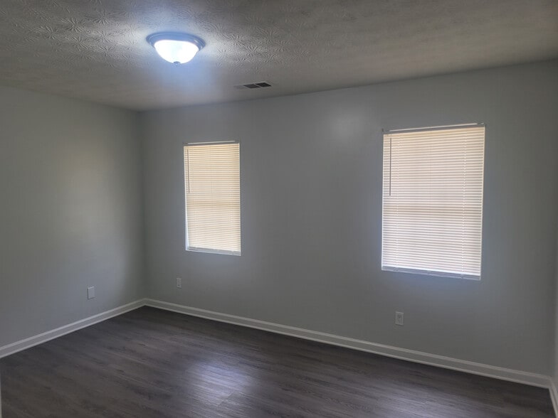 Building Photo - Room in Townhome on Bob White Ln SE