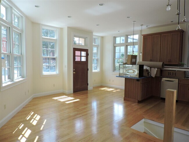 Building Photo - 147 Webster Ave
