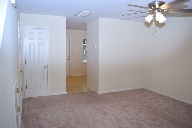 Building Photo - $1,150 | 2BR/1.5BA End Unit Townhouse – Sp...