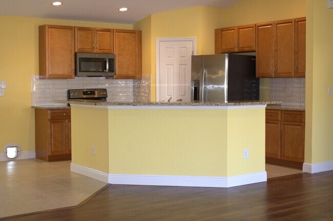 Building Photo - For Rent- 3 Bed 2 Bath