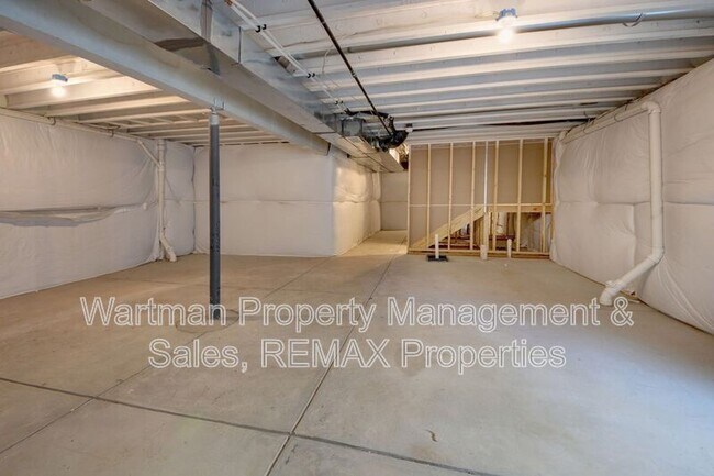Building Photo - 462 Blanket Flower St