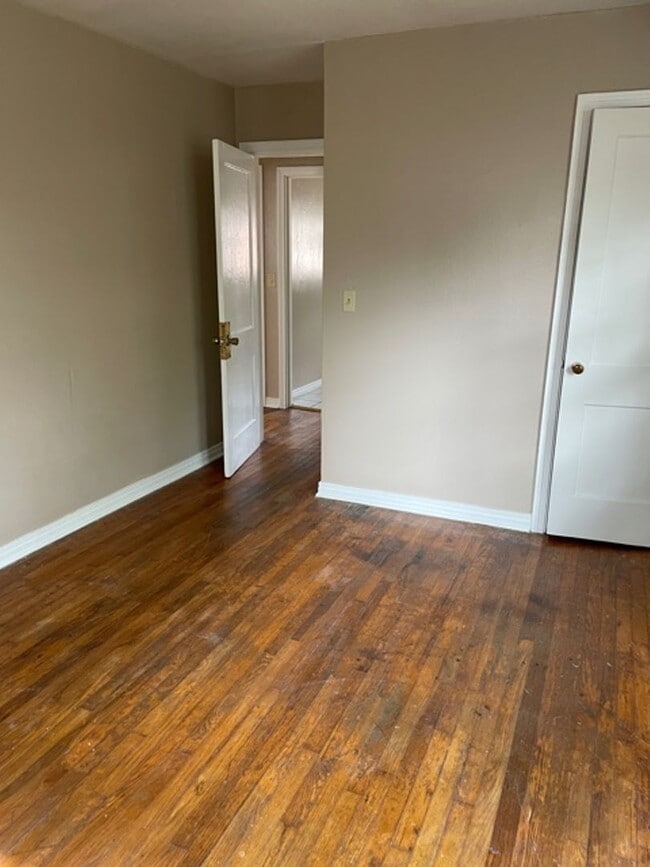 Building Photo - 2236 Dewey Ave