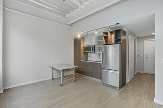 Building Photo - 61 E Lake St