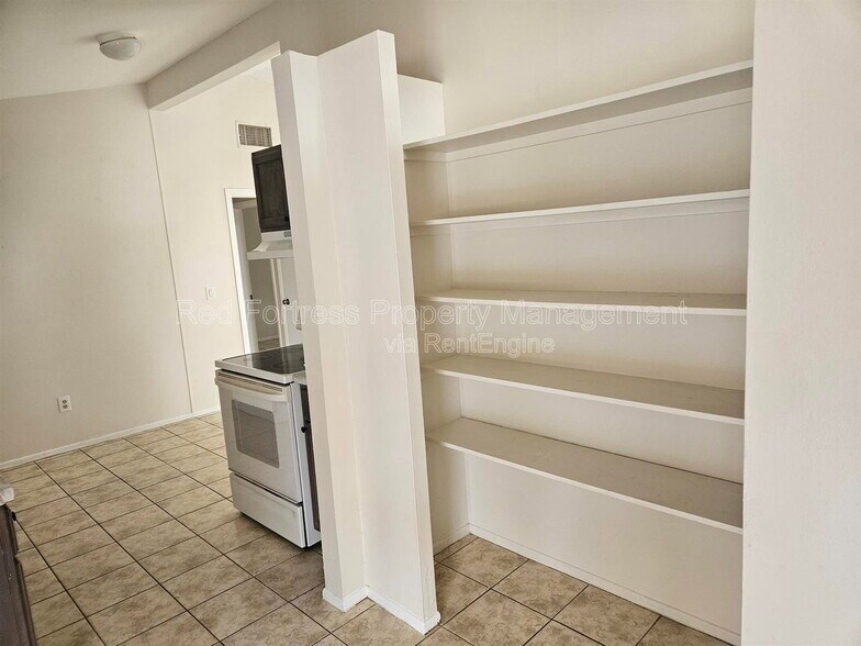 Building Photo - 1635 Newport Ct