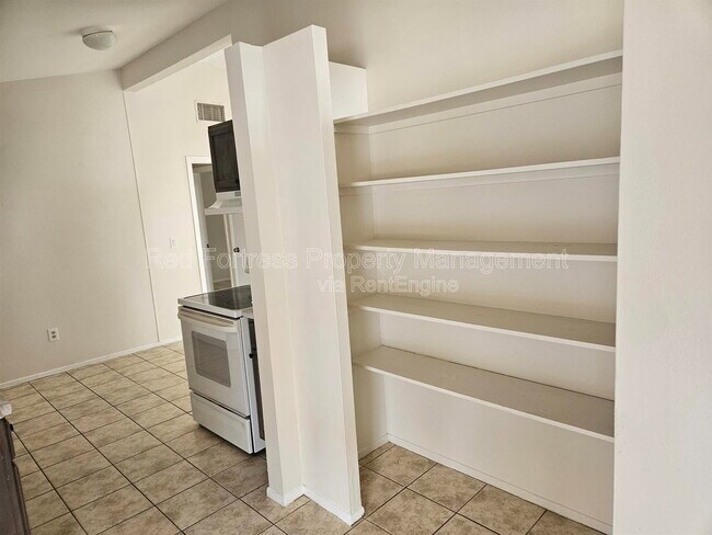 Building Photo - 1635 Newport Ct