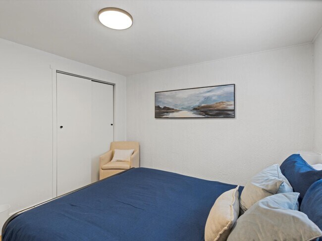Building Photo - 4899 Sonata Dr