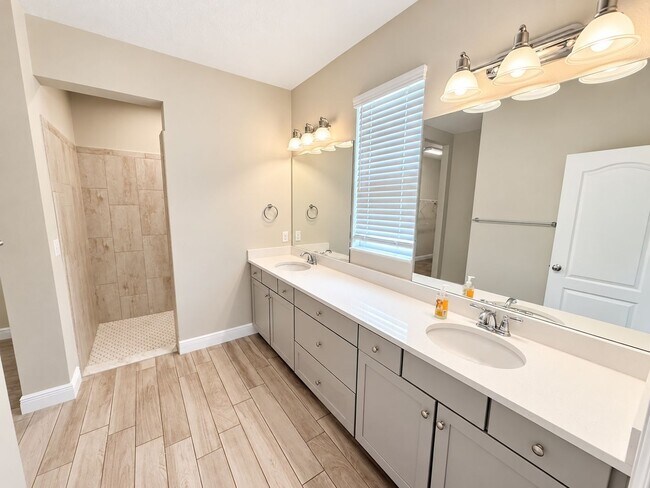 Building Photo - 5418 Silver Sun Dr