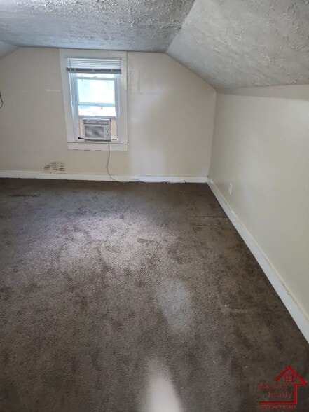 Building Photo - 1364 Crescent Dr