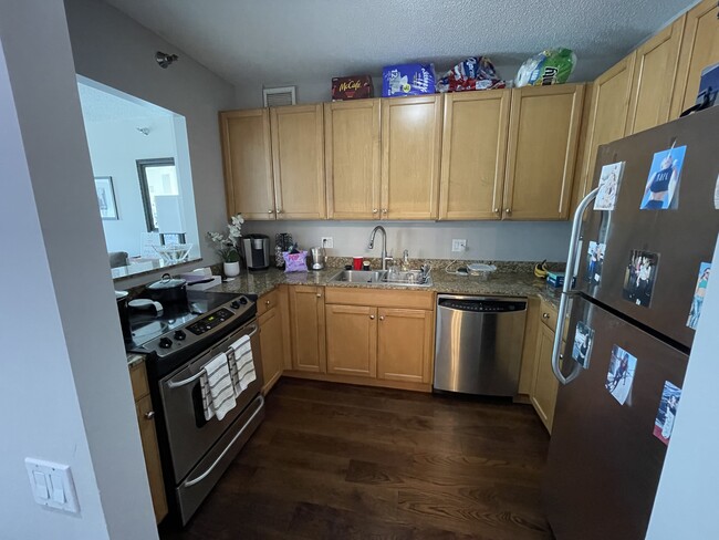 Building Photo - 400 N La Salle Dr