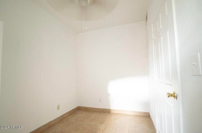 Building Photo - 9427 W Virginia Ave