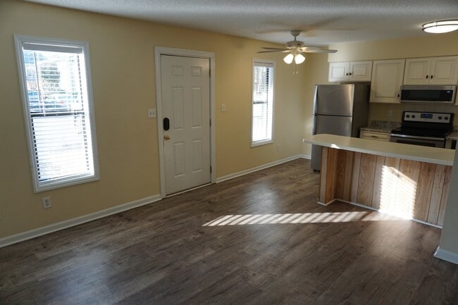 Building Photo - 2505 Flint Dr