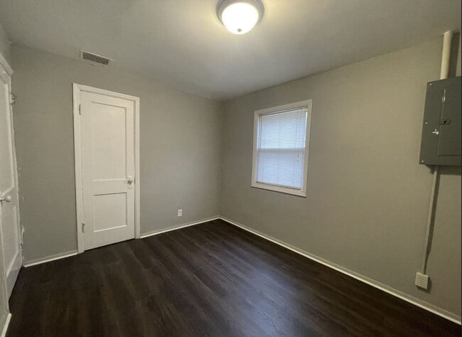 Building Photo - 2 Bedroom, 1 bath home close to St. Mary's...