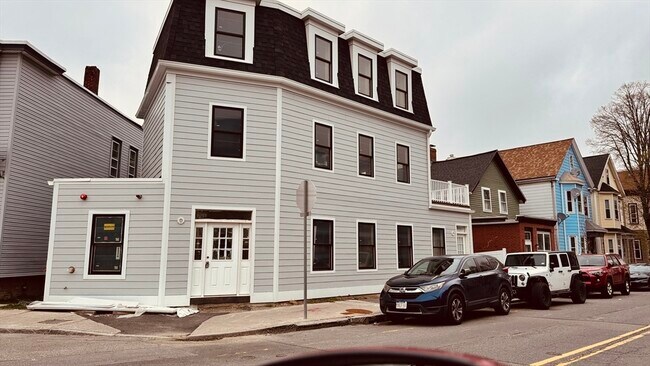 Building Photo - 804-806 Saratoga St