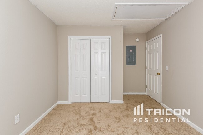 Building Photo - 429 Legend Oaks Dr