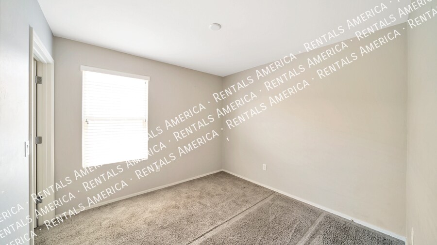 Building Photo - 4910 S River Run Dr